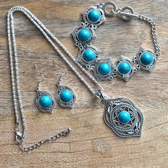 Fashion Jewelry Jewelry - Vintage Inspired Bohemian 3-Piece Faux Turquoise Set Necklace Earrings Bracelet